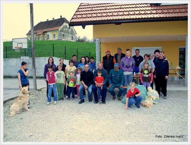 Krajani KS Polje ob Sotli so se v lepem številu udeležili čistilne akcije